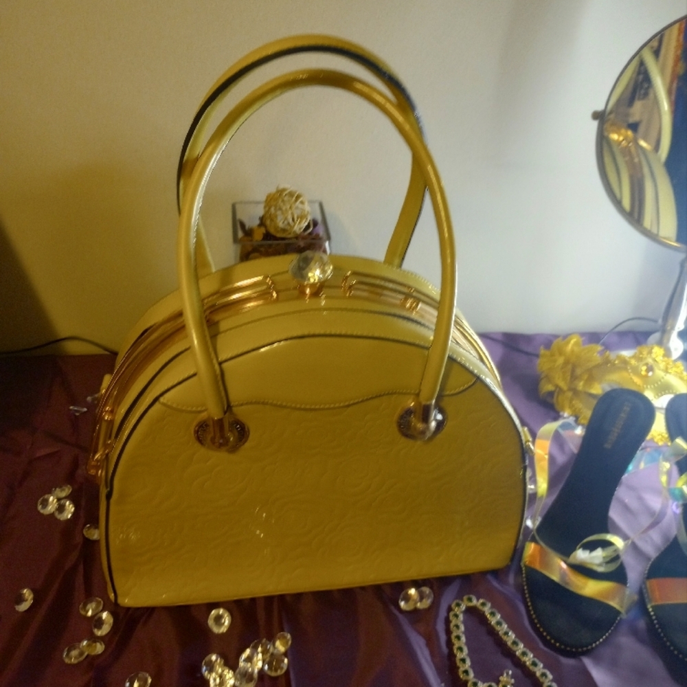 Elegant Cream Handbag